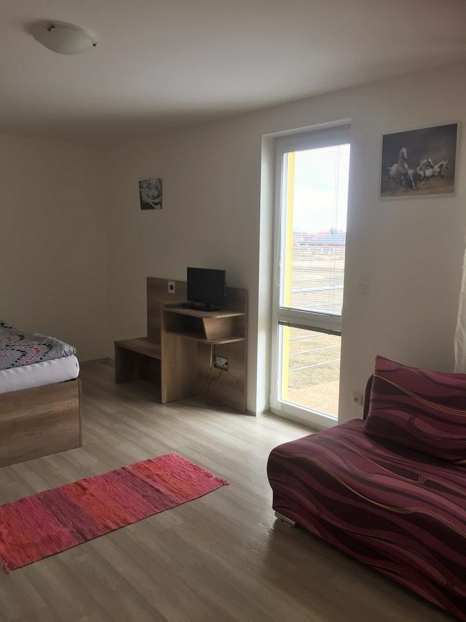 Promenad Apartmany Velky Meder Exterior photo